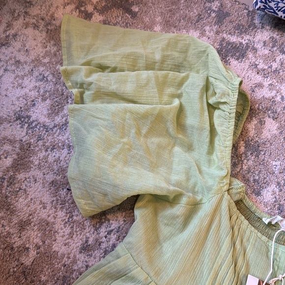 Light green flowy dress 💚 - Picture 3 of 6